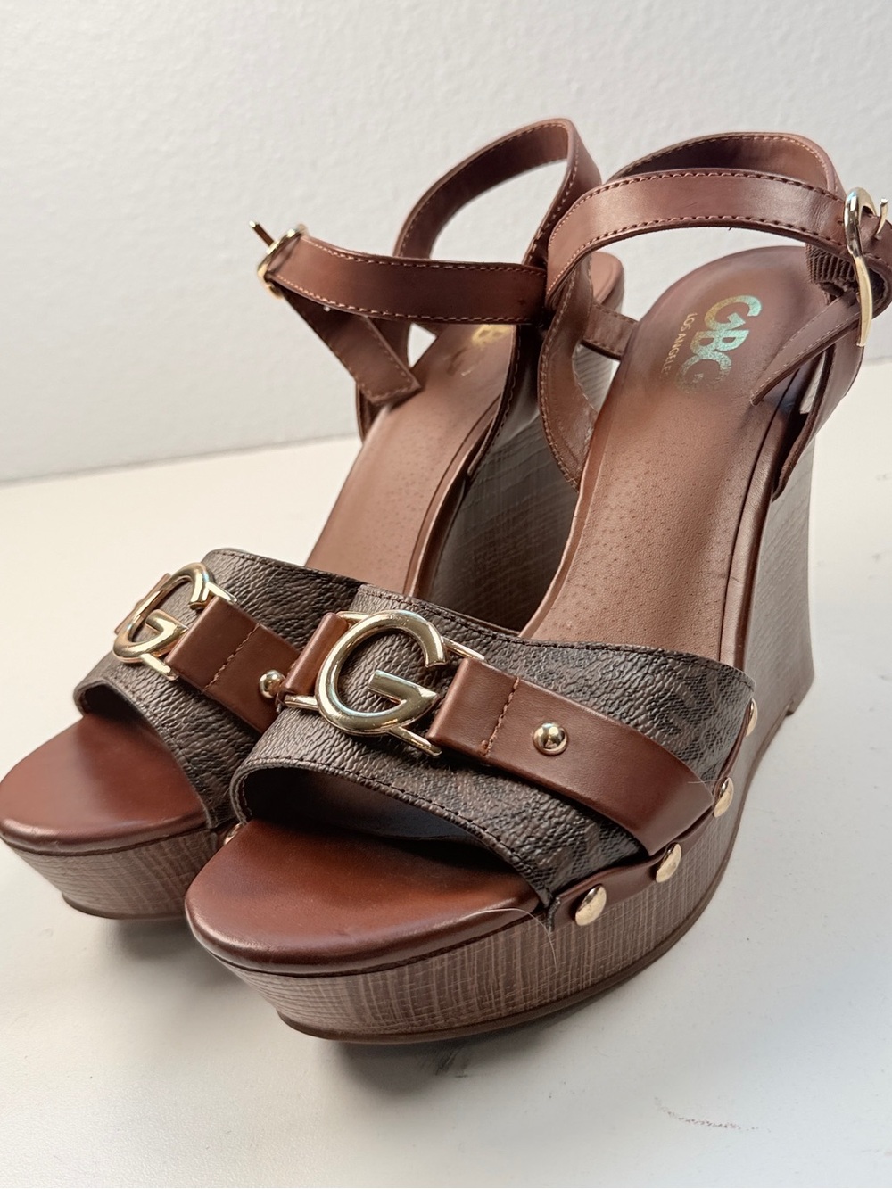 Guess GBG Los Angeles Brown Logo Print Platform Wedge Sandals Size 8M